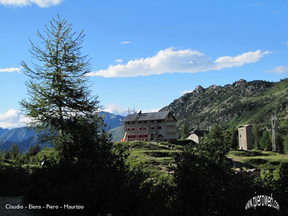 59 Rifugio Laghi Gemelli.JPG